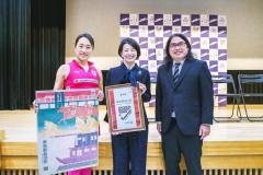 ロッチ中岡「品川区はセンスがある」女子ホッケー日本代表・及川栞選手と祝福駆けつける