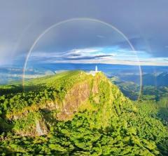 雲南省の鶏足山に現れた「ダブルレインボー」―中国のイメージ画像