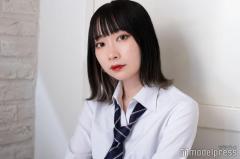 くれまぐ・浅見めい、ミニTシャツから美ウエスト披露「タトゥー？」「セクシー」と反響
