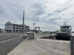徳山港に停泊するフェリーと港湾施のイメージ画像