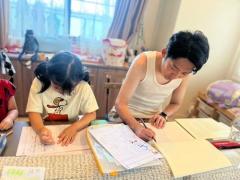 ノンスタ石田、並んで“宿題”をする親子ショット公開のイメージ画像