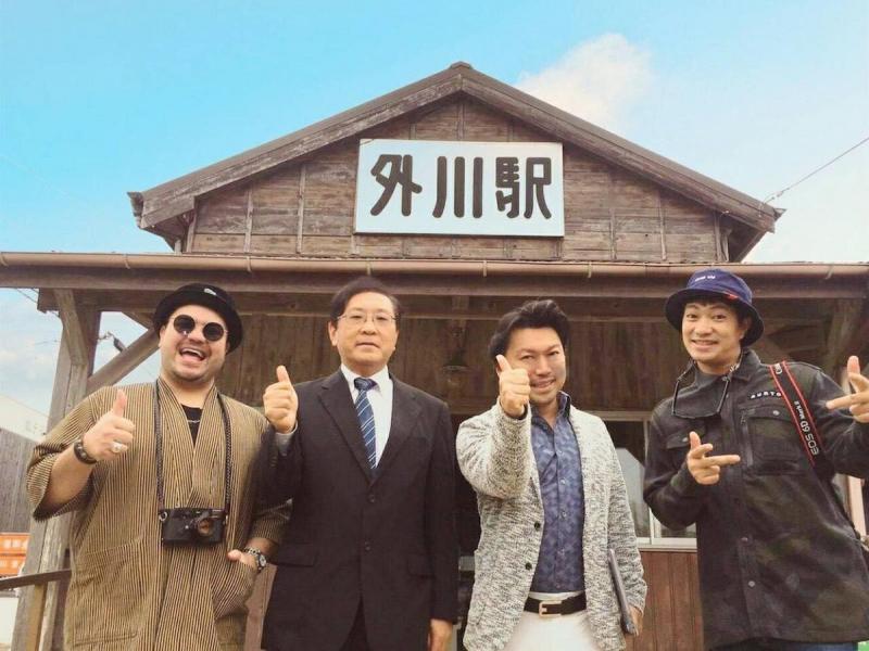 銚子電鉄社長、自らがタイの旅番組出演でまずい棒をアピール
