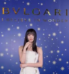 Koki、純白ドレスから覗くつやつや美脚。「ブルガリ セルペンティ スパークル 2022」点灯式に登場！