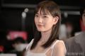 本田翼、美脚際立つショートパンツ姿 ..