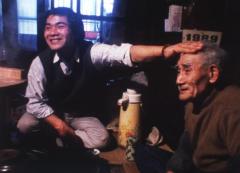 ドキュメンタリー映画『阿賀に生きる』はなぜこれほどまでに輝かしい人間の息吹を感じるのか？ 故・佐藤真監督の眼差しとは【若林良】