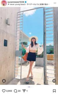 スザンヌ、与論島で満喫する極上の夏休み美スタイル際立つ白トップス×黒ミニスカ姿も公開