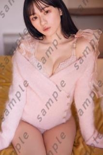 乃木坂46川崎桜、ピンクのランジェリーにニット羽織る 1st写真集封入ポストカード第3弾公開【エチュード】のイメージ画像