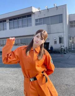 生見愛瑠、幼可愛いツインテにキュン！オレンジなめるるのガッツポーズが天使の可愛さのイメージ画像