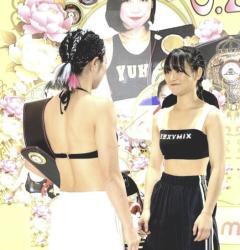 ボクシング女子世界戦 計量後にらみ合いで照れ笑い「かわいい、惚れ惚れする」黒木優子ＶＳ鈴木なな子“美女ボクサー対決”で火花