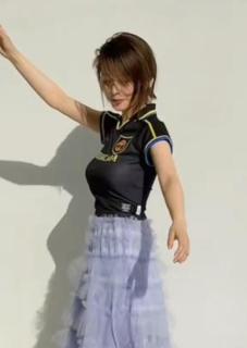 長濱ねるが巨乳化しバストが落下のイメージ画像