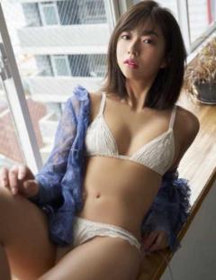 大貫彩香、窓辺で魅せる極上ボディでファンを魅了美しさ際立つ一枚に大反響「素敵すぎるよ」「セクシーすぎる」のイメージ画像