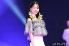 「テラハ」小室安未、ノースリーブコーデでディズニー満喫「透明感すごい」「可愛い」の声