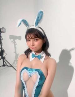 似鳥沙也加、Gカップあらわ！セクシーすぎるバニーガール姿でファンを魅了「反則級に可愛いです」と絶賛の嵐