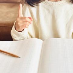 半世紀前に11歳の少女が“ビデオ通話”を予言？ ソファから見つかった宿題が話題のイメージ画像