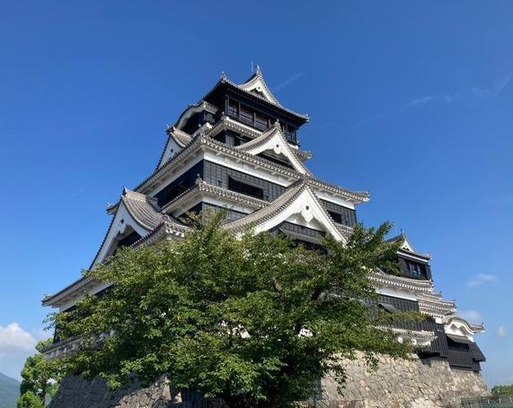 「サングラスをして接客します」熊本城が声明を出した理由は？ 過酷な接客業の現状