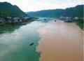 清流と濁流の「二色鍋」、雲南省を流れる金沙江と横江の合流点―中国