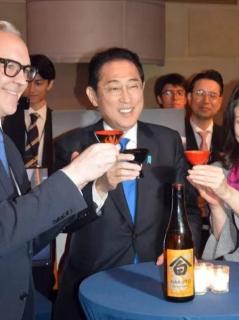 「吐き気しかしない」岸田首相 アメリカで“輪島塗で日本酒を堪能”のKY姿に寄せられる怒りの声…能登地方は豪雨被害で死者9名にのイメージ画像