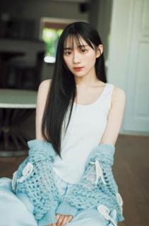 乃木坂46川崎桜、タンクトップ姿で素肌輝く “プク顔”も披露