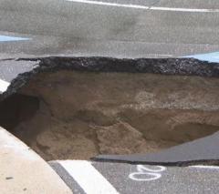 【速報】「歩道が陥没している」福岡市中央区今泉の国体道路のイメージ画像