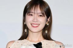 高山一実、地元帰省ショットで美ウエスト披露「可愛すぎる」「さりげない肌見せがおしゃれ」と反響のイメージ画像