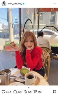 森香澄、人生初ブリーチで「TWICEみたい」な神ビジュアルへ！韓国カフェで見せた赤ニット姿にファン悶絶