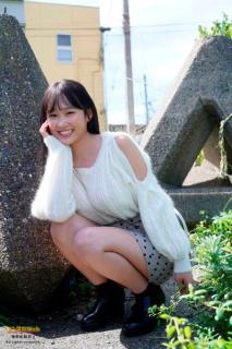 “豊満バスト話題”グラビア界の新星・奥村梨穂って？SNS総フォロワー数130万超美女の素顔に迫る【注目の人物】