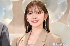 鈴木愛理、キャミ姿でのオシャレショットに反響「大人の色気」「美しすぎる」の声のイメージ画像