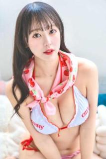 音羽美奈(みなぽち)、フォロワー10万人突破!!美谷間強調ビキニ姿披露「可愛すぎる」のイメージ画像