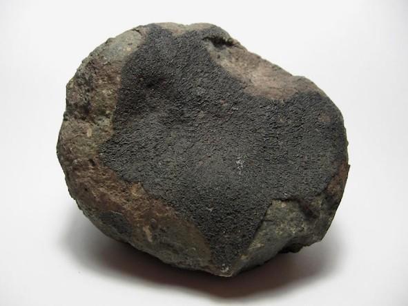 隕石から新発見！太陽系最古の新鉱物 東北大大学院生