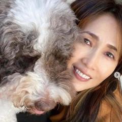 工藤静香、愛犬との2ショットにツッコミ続出「毎度ワンコの写りがイマイチ」のイメージ画像