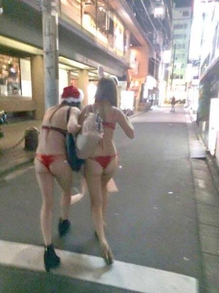 渋谷・ハロウィンのコスプレがもはや露出狂レベルの女性たち