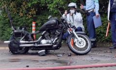 信号待ち中のオートバイから出火、全焼 座席の下から煙、運転していた女性が通報 兵庫・西宮の市道のイメージ画像
