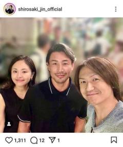 ｢近日中に大発表が御座います!｣城咲仁、妻･加島ちかえ&魔裟斗との3ショットを公開し話題に