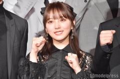 乃木坂46与田祐希、透けワンピ姿で登場 壮絶“喧嘩”エピソード告白「Tシャツ破いて…」＜OUT＞