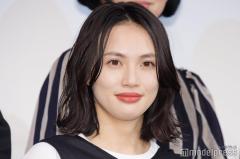 臼田あさ美、ミニ丈から色白美脚スラリ「抜群スタイル」「自然体で素敵」の声