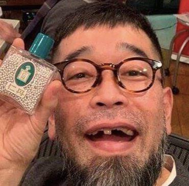 保釈された槇原敬之 白髪まじりの長髭とボロボロの歯でヤバすぎる見た目に…