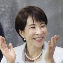 「みっともない」高市首相、天皇皇后両陛下ご臨席の式典での“フェスノリ”に批判殺到のイメージ画像