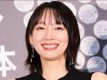 ＜吉岡里帆＞美肌輝くブラックミニド..
