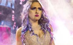 【WWE】ジュリア、タイトル対決を前に負傷か