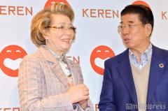 西川きよし＆ヘレン夫婦、手繋ぎショット公開「いつもラブラブで憧れ」「おしゃれで絵になる」の声のイメージ画像