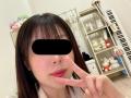 カラオケルーム内で配信中にグラスに..