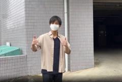 岩田剛典「ほん怖」爽やかにクランクイン。サムズアップポーズでスターオーラも全開