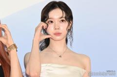 aespaウィンター、大胆変形トップスで美ウエスト披露「圧巻のスタイル」「女神」と反響