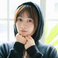 江籠裕奈3rd写真集より素肌にパーカー..