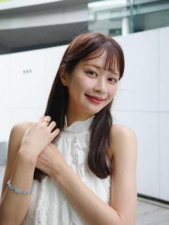 沖田愛加、チューブトップで美デコルテ披露「可愛すぎる」「スタイル良い」の声