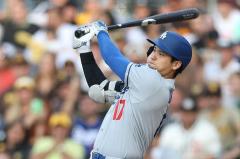ドジャース・大谷翔平が2戦連発の27号2ラン日本人3人目の日米通算300本塁打を達成！