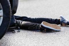 「気づいたら乗り上げていた」男性が車にはねられ意識不明