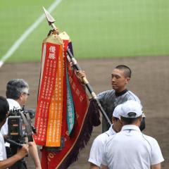 折れた？消えた？甲子園・真紅の優勝旗の事件簿