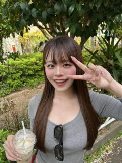 YouTuberになに、美谷間のぞく私服ショット「破壊力すごい」「スタイル良すぎ」の声