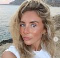 イギリス金髪美女インフルエンサー（26）が “性的暴力を助長する”と批判殺到の「ふれあい動物園」企画直前にアカウント停止 1000人以上の男性と関係を持つ企画で話題に